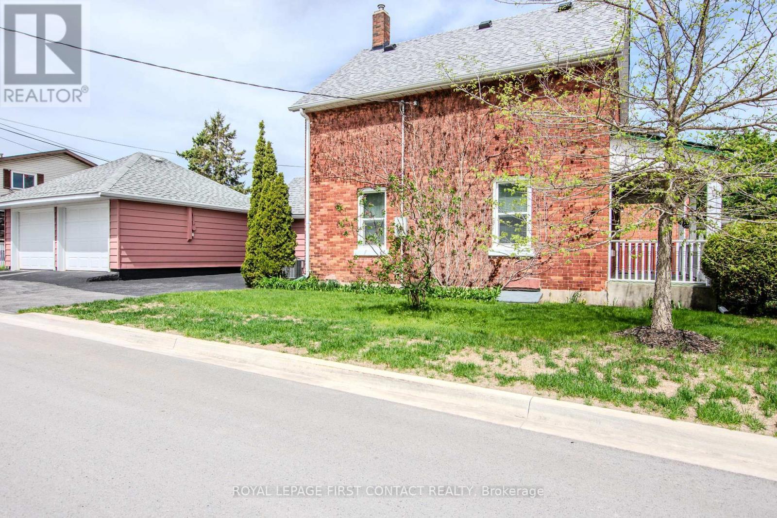 












14 FREDERICK STREET

,
Barrie,




Ontario
L4N2L5

