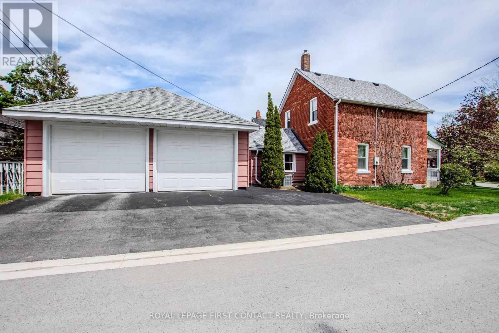 












14 FREDERICK STREET

,
Barrie,




Ontario
L4N2L5

