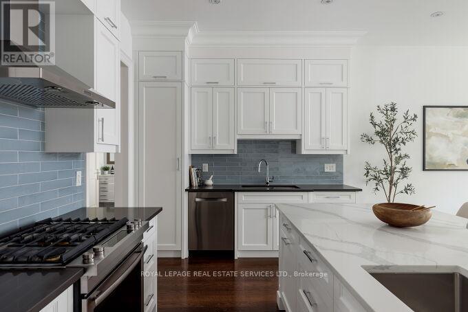 












47 TWYFORD ROAD

,
Toronto,




Ontario
M9A1W5

