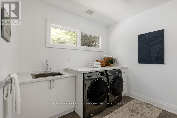 












47 TWYFORD ROAD

,
Toronto,




Ontario
M9A1W5

