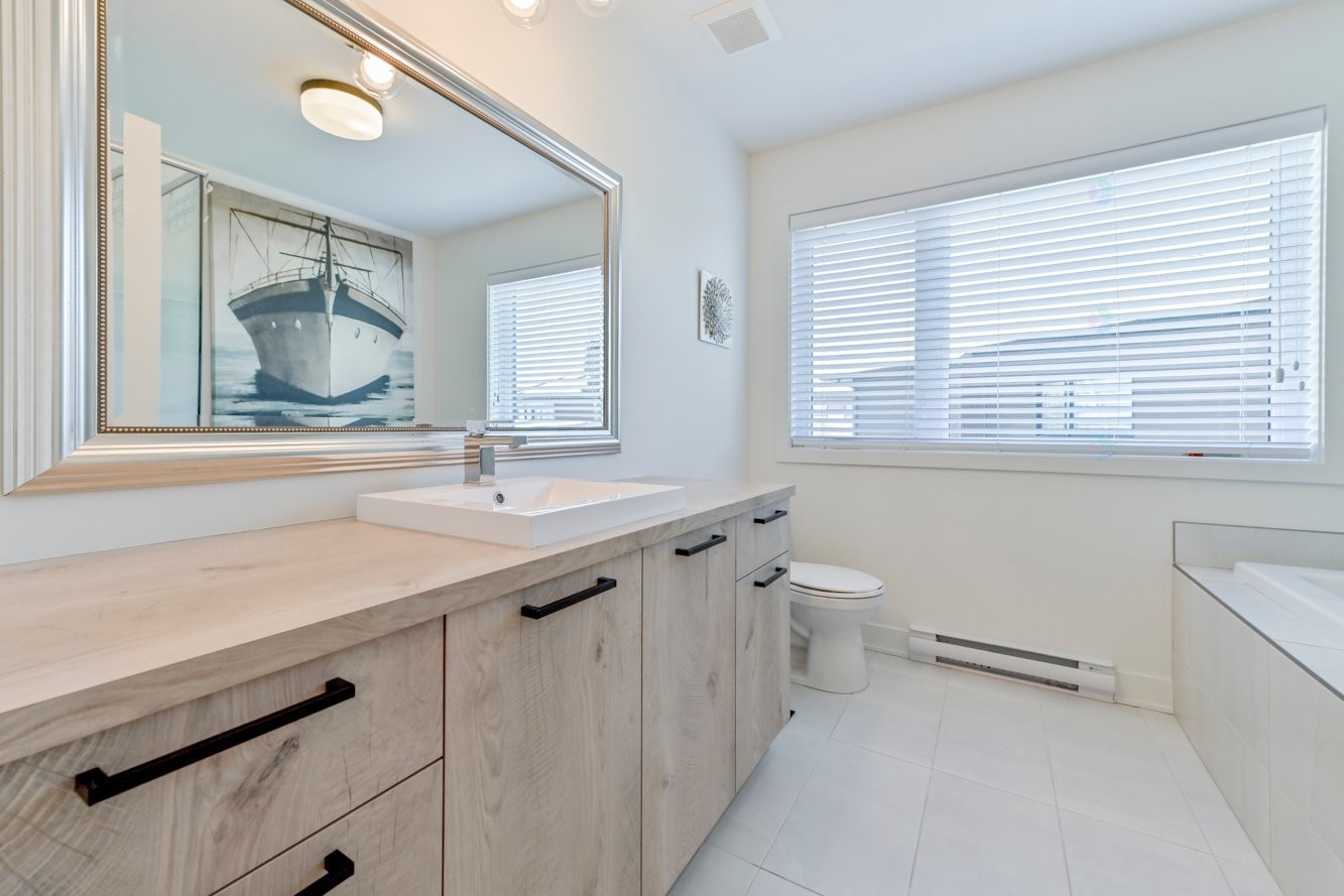 









3601


Rue Ulric-Dubois

,
Longueuil (Saint-Hubert),




QC
J3Y0V2

