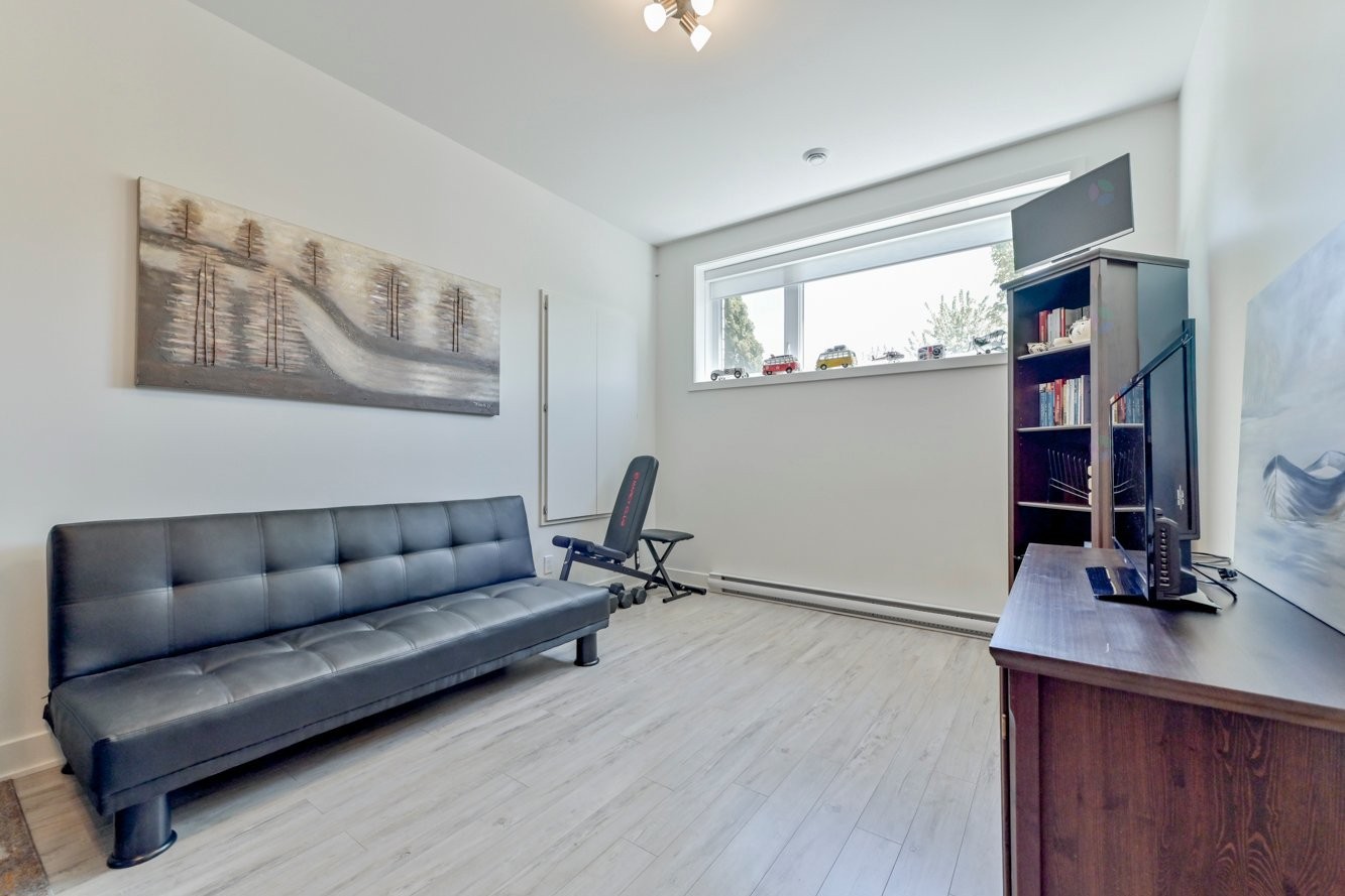 









3601


Rue Ulric-Dubois

,
Longueuil (Saint-Hubert),




QC
J3Y0V2

