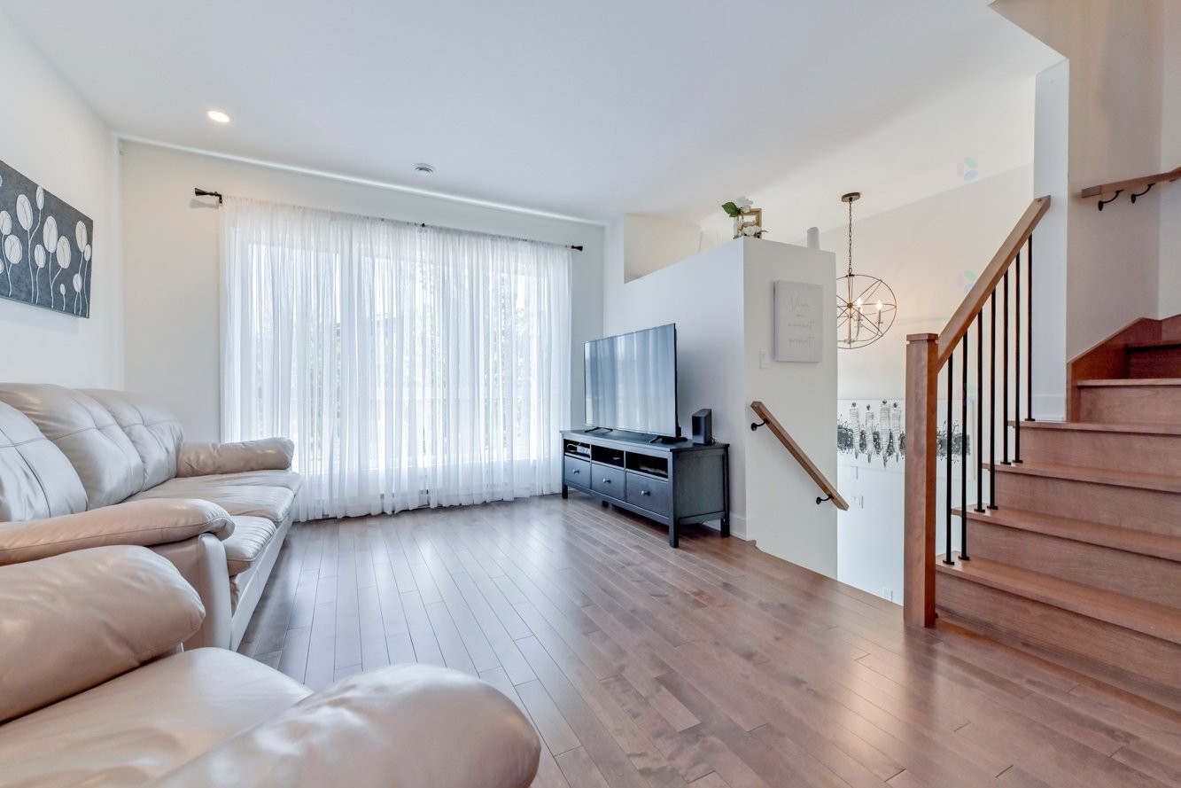 









3601


Rue Ulric-Dubois

,
Longueuil (Saint-Hubert),




QC
J3Y0V2

