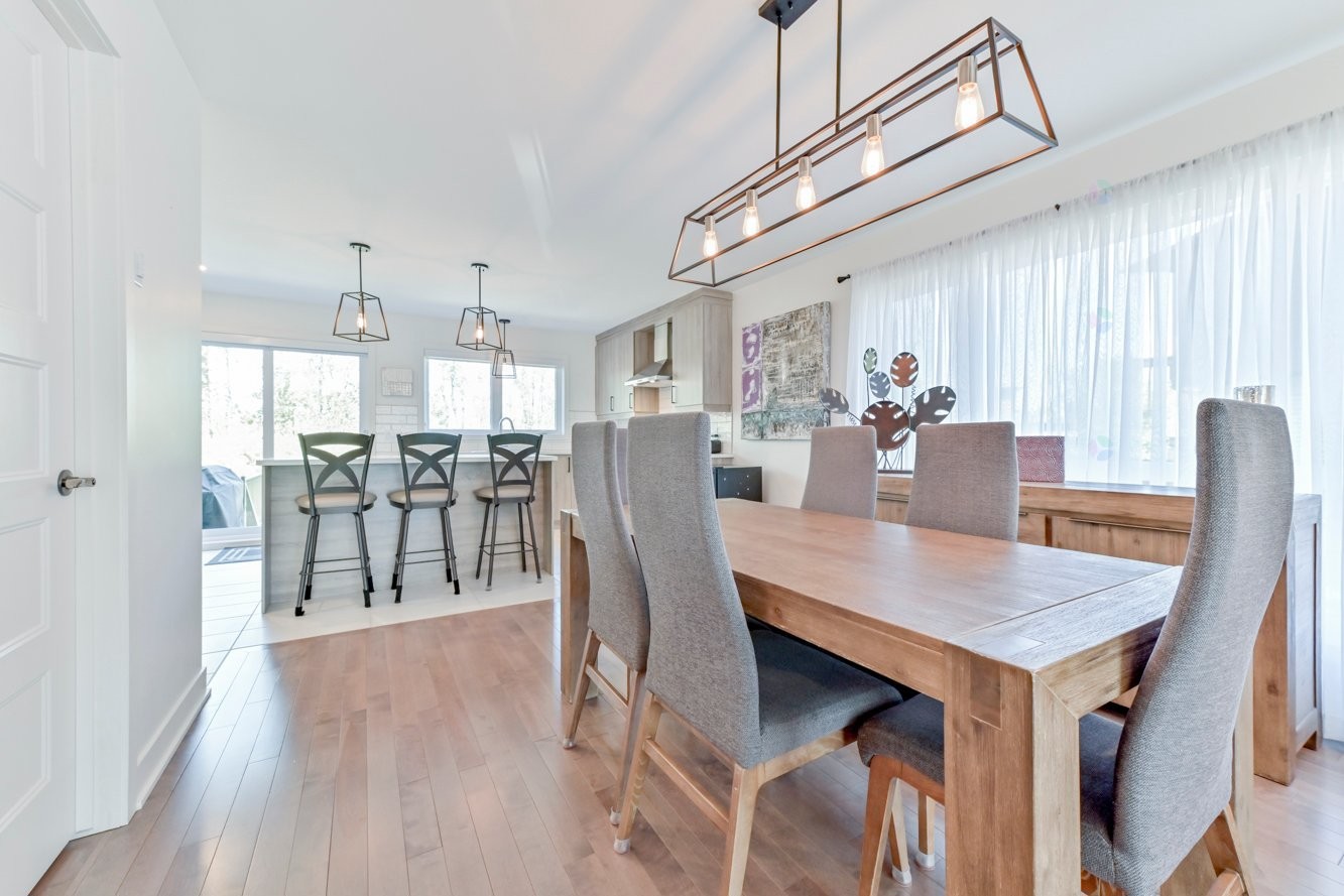 









3601


Rue Ulric-Dubois

,
Longueuil (Saint-Hubert),




QC
J3Y0V2


