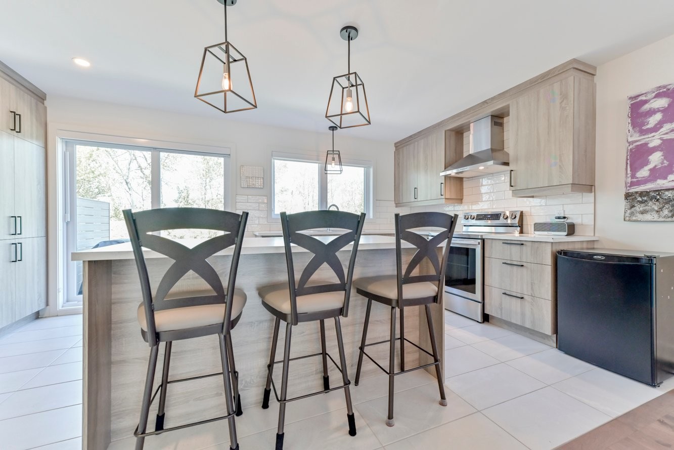 









3601


Rue Ulric-Dubois

,
Longueuil (Saint-Hubert),




QC
J3Y0V2

