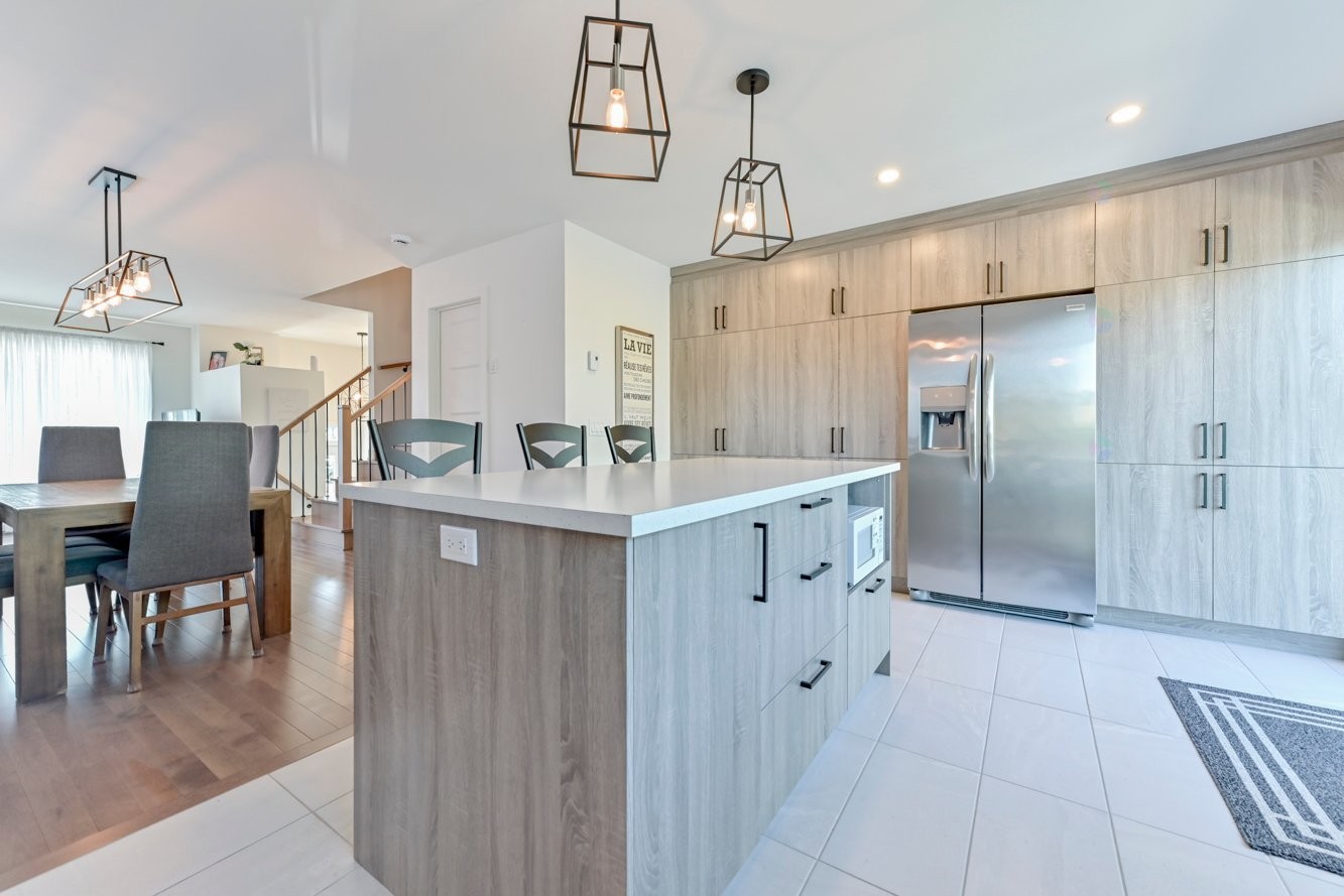 









3601


Rue Ulric-Dubois

,
Longueuil (Saint-Hubert),




QC
J3Y0V2


