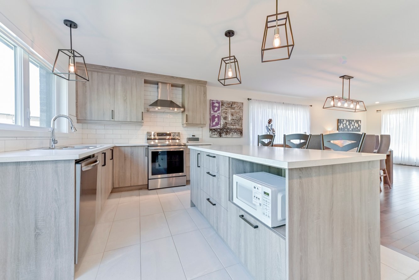 









3601


Rue Ulric-Dubois

,
Longueuil (Saint-Hubert),




QC
J3Y0V2

