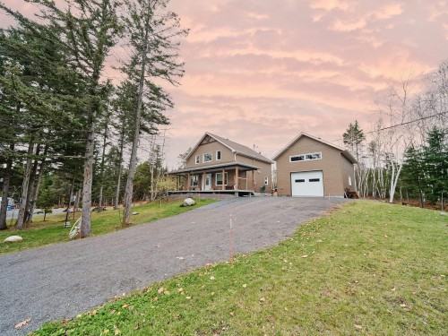 
															
													653
													
													2e Rang
													
												
												Saint-Charles-de-Bourget,
												QC 
