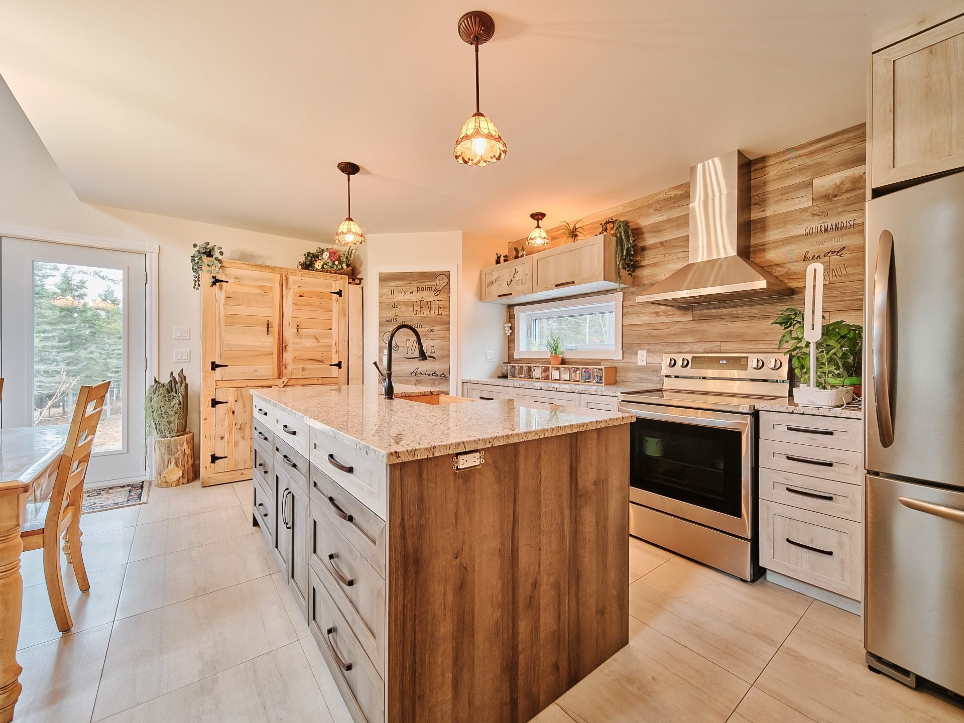 









653


2e Rang

,
Saint-Charles-de-Bourget,




QC
G0V1G0

