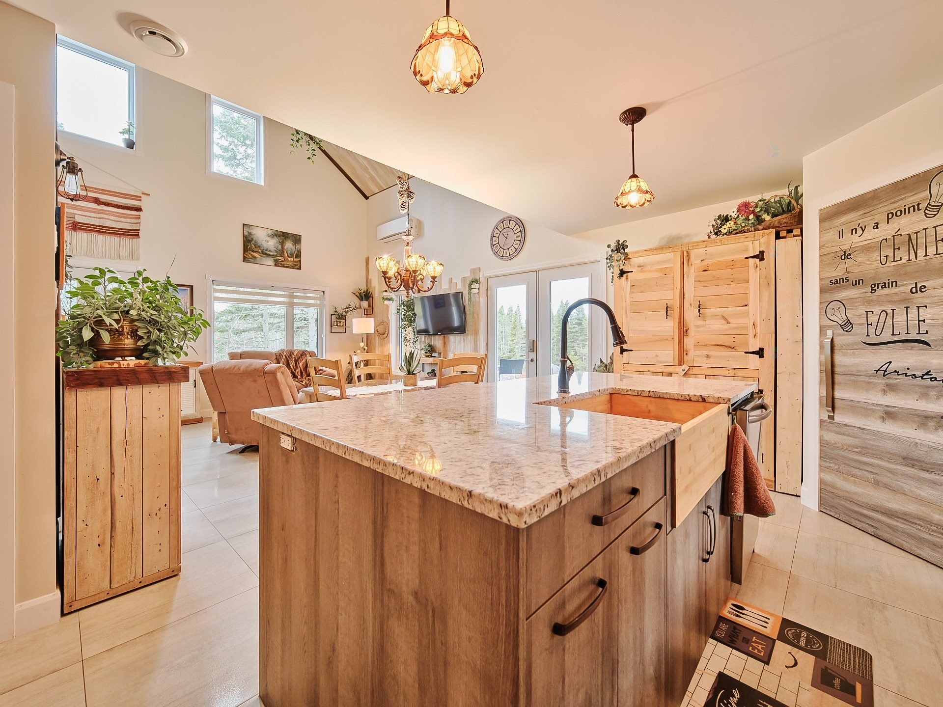 









653


2e Rang

,
Saint-Charles-de-Bourget,




QC
G0V1G0

