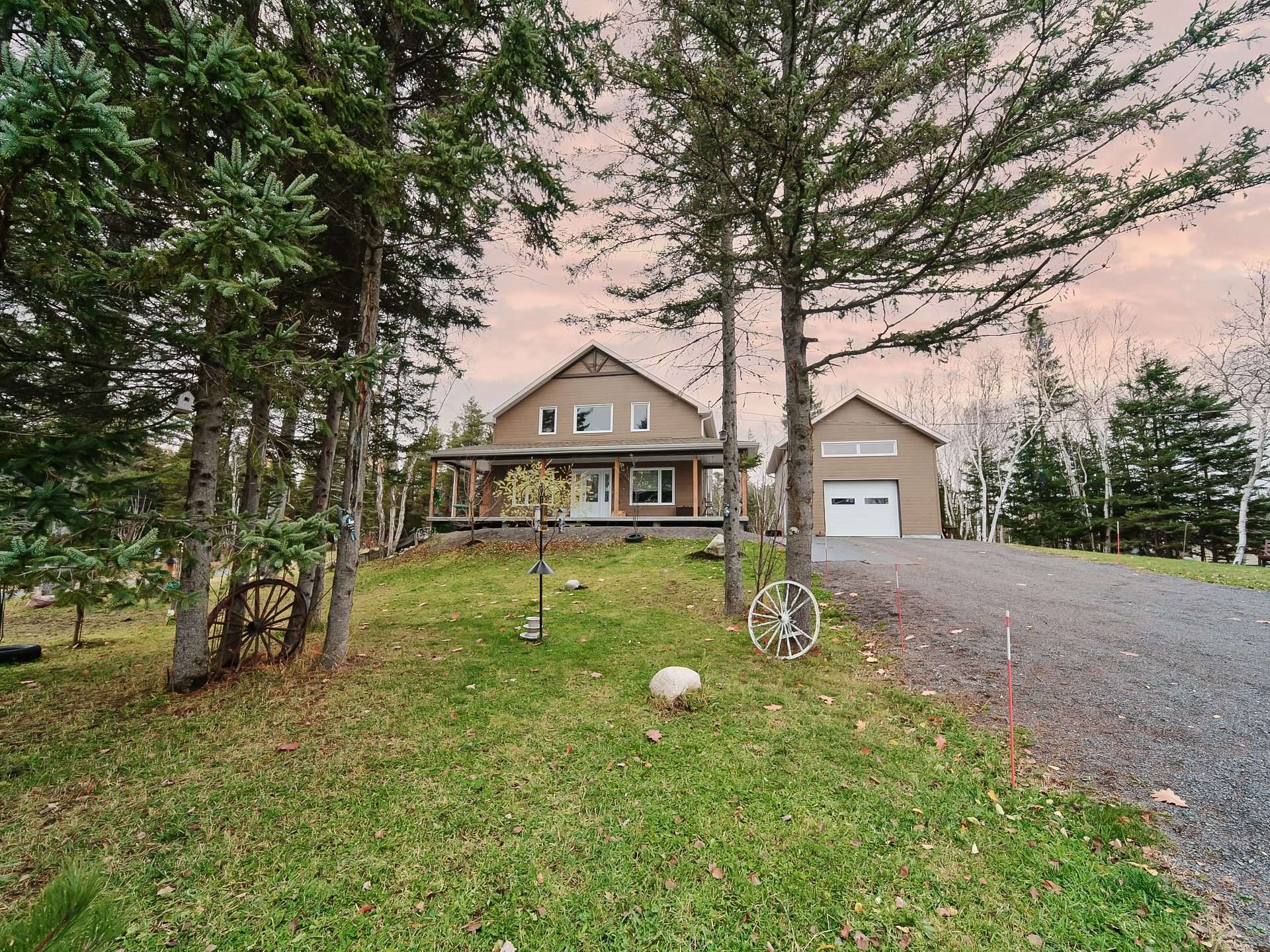 









653


2e Rang

,
Saint-Charles-de-Bourget,




QC
G0V1G0

