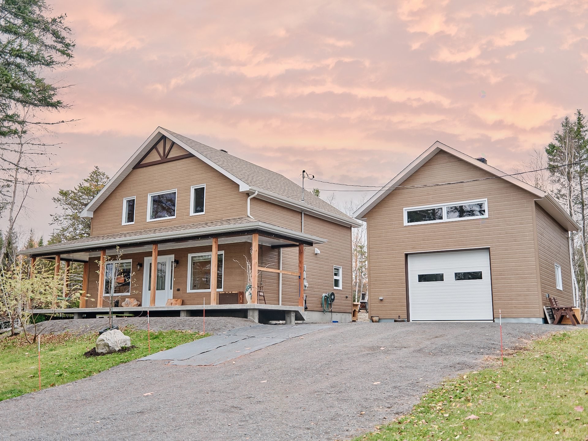 









653


2e Rang

,
Saint-Charles-de-Bourget,




QC
G0V1G0

