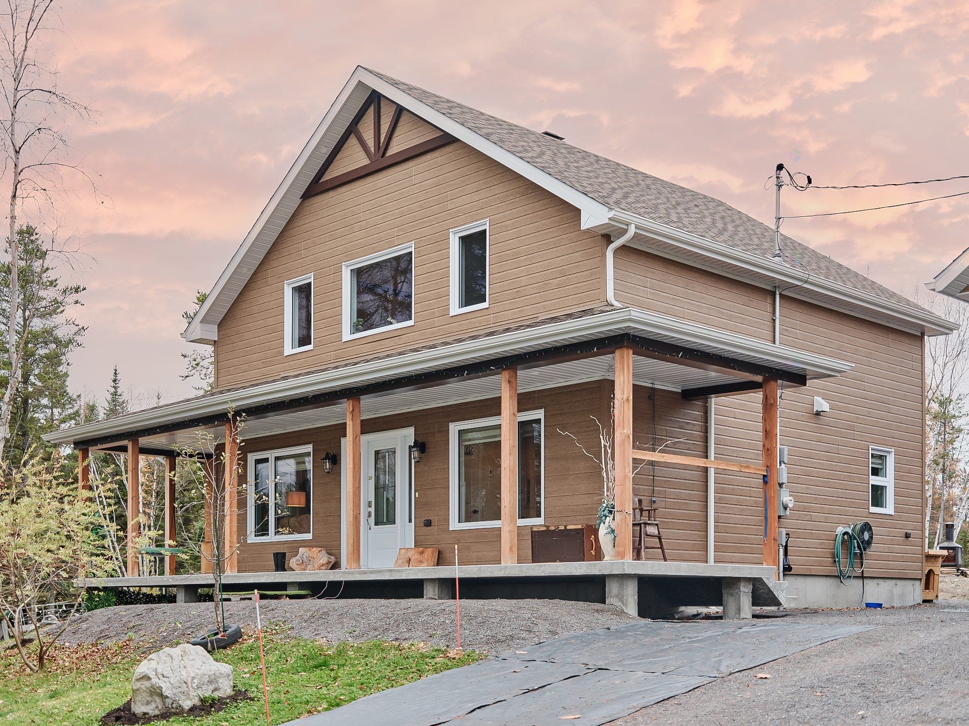 









653


2e Rang

,
Saint-Charles-de-Bourget,




QC
G0V1G0

