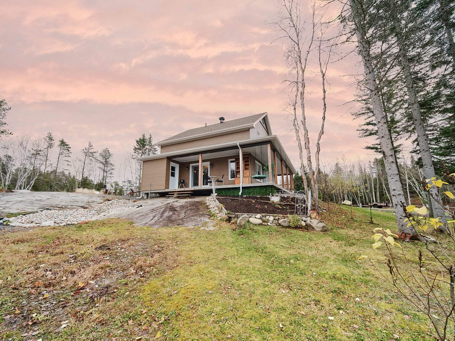 









653


2e Rang

,
Saint-Charles-de-Bourget,




QC
G0V1G0

