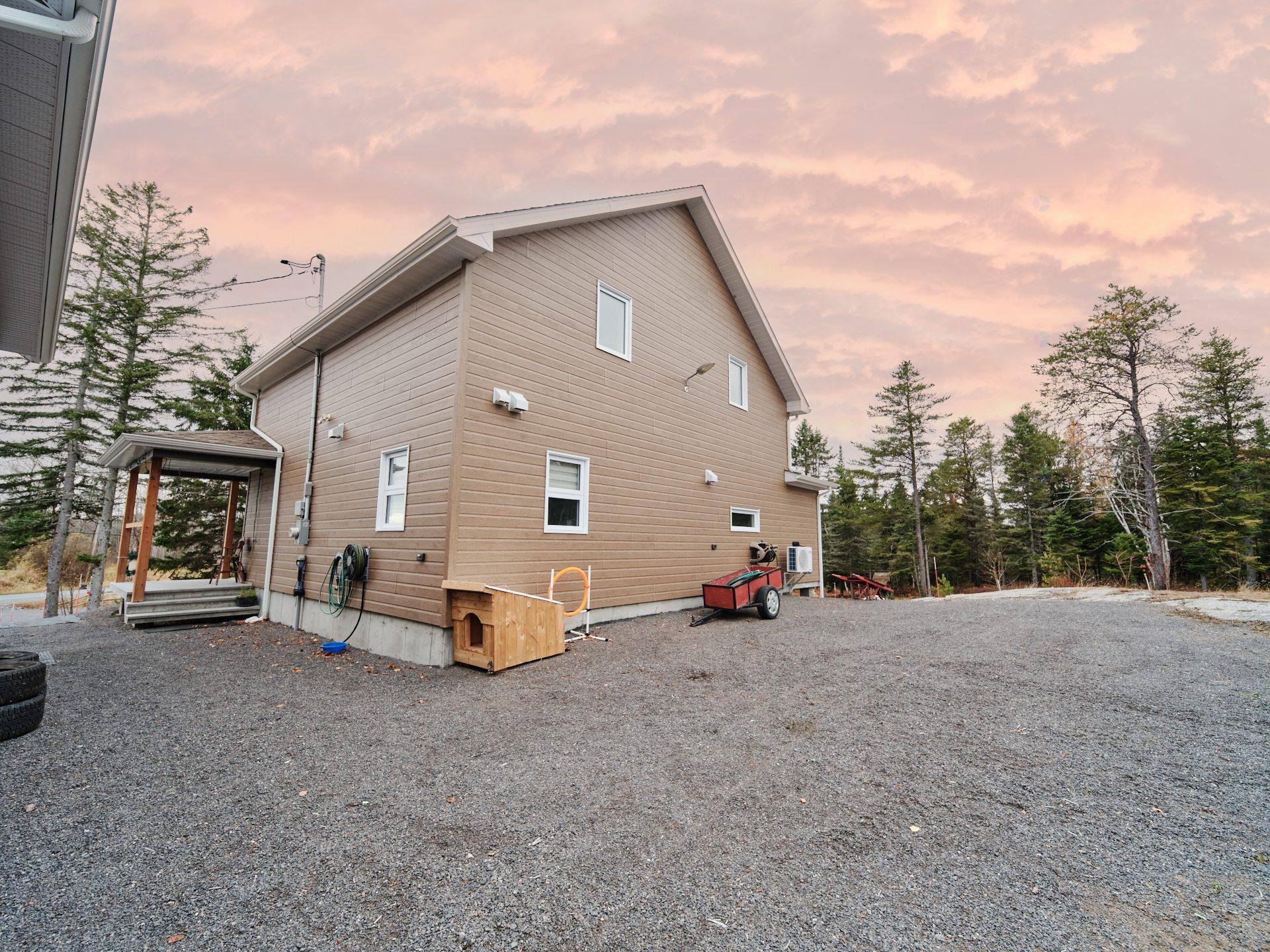 









653


2e Rang

,
Saint-Charles-de-Bourget,




QC
G0V1G0

