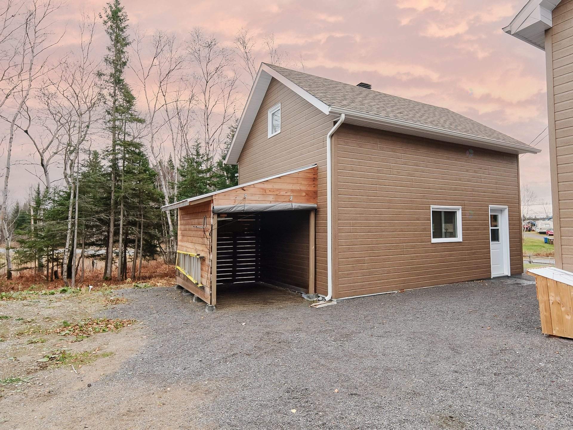 









653


2e Rang

,
Saint-Charles-de-Bourget,




QC
G0V1G0

