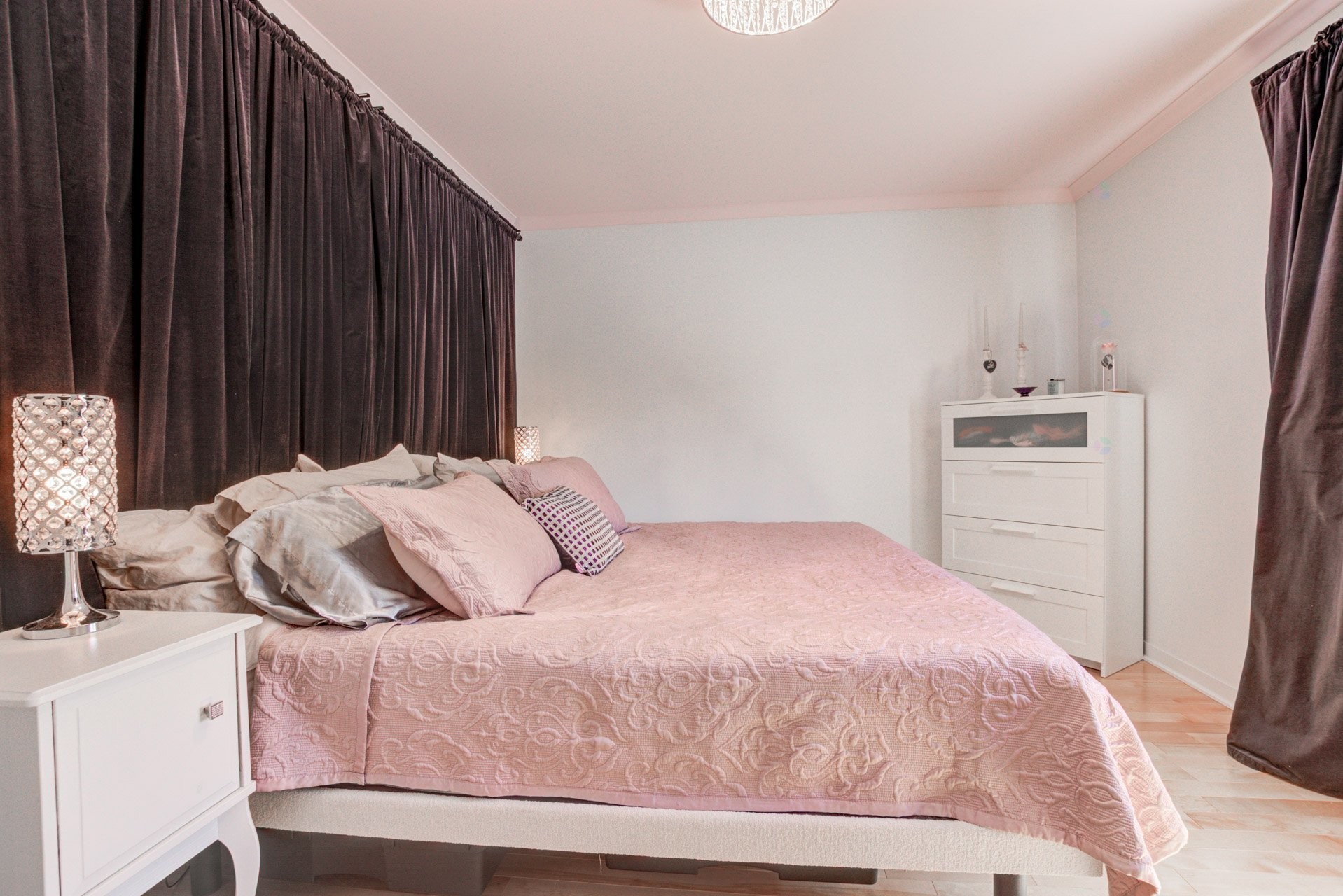 









212


10e Avenue

,
Saint-Zotique,




QC
J0P1Z0

