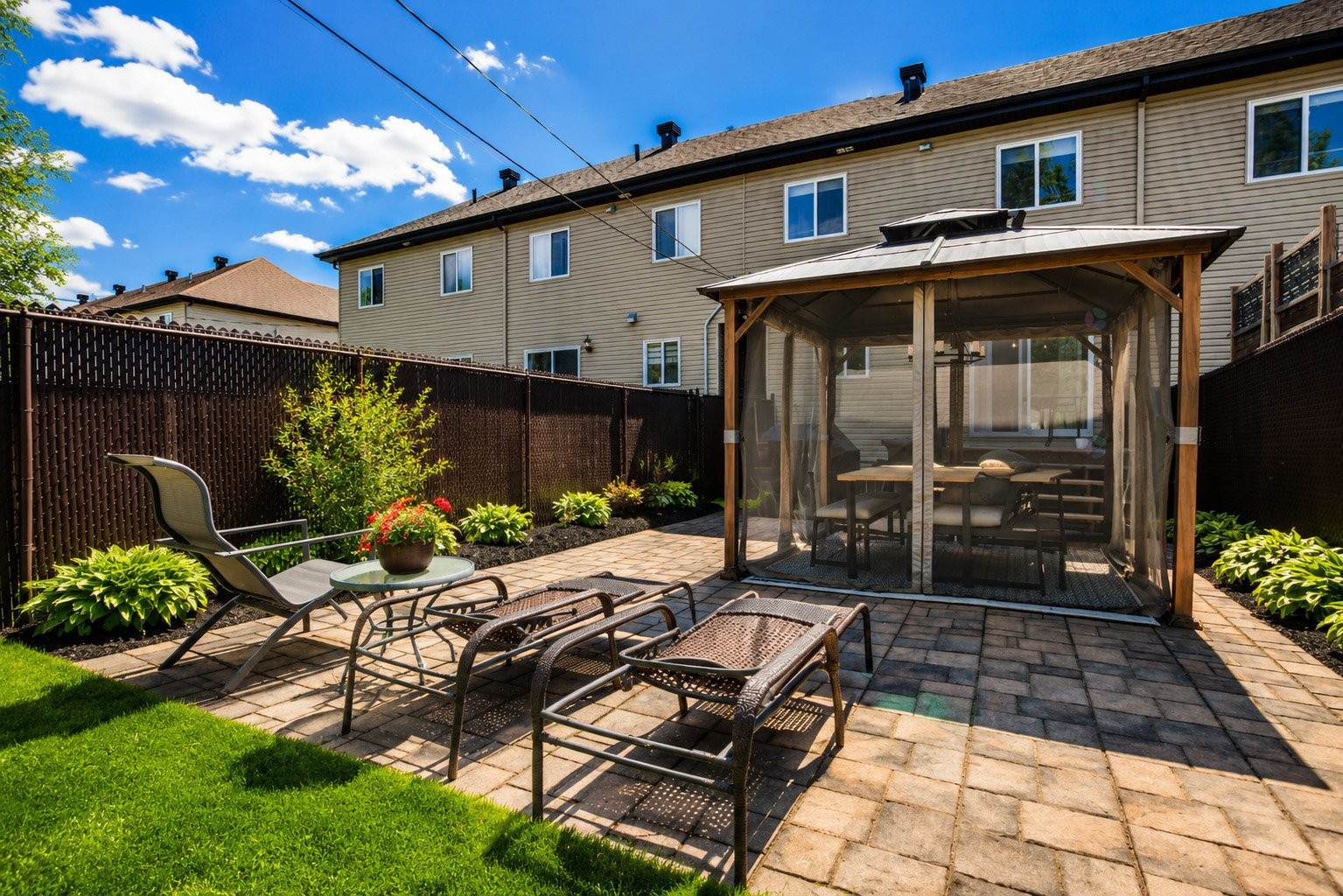 









212


10e Avenue

,
Saint-Zotique,




QC
J0P1Z0

