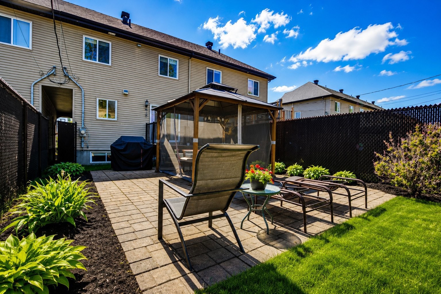 









212


10e Avenue

,
Saint-Zotique,




QC
J0P1Z0

