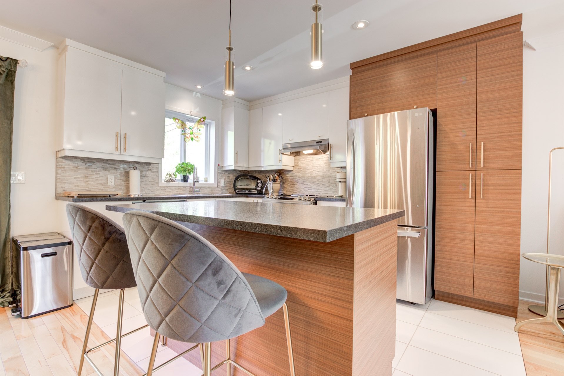 









212


10e Avenue

,
Saint-Zotique,




QC
J0P1Z0

