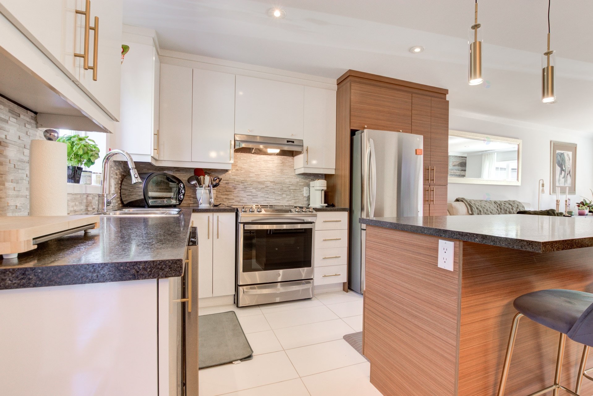 









212


10e Avenue

,
Saint-Zotique,




QC
J0P1Z0

