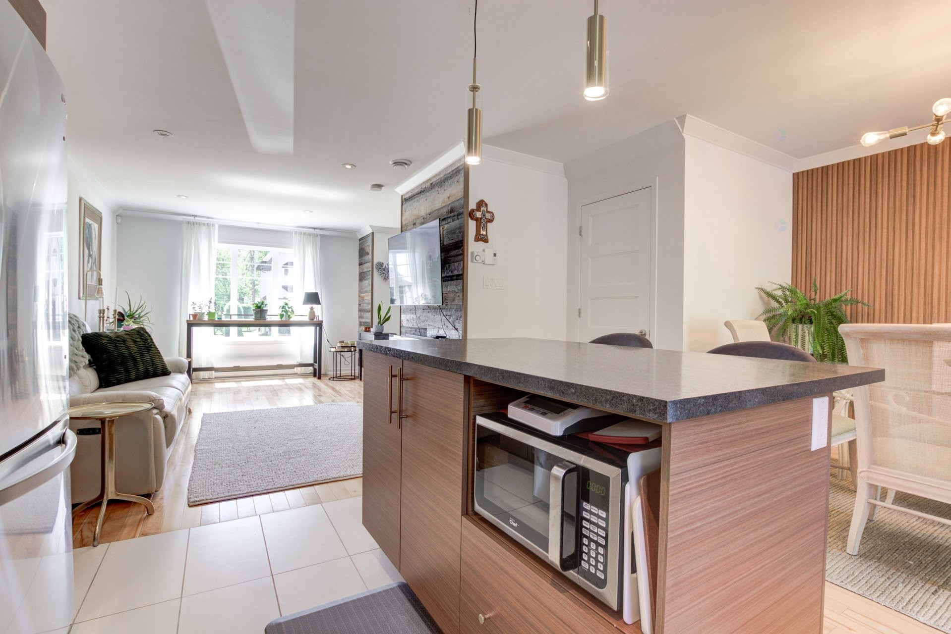 









212


10e Avenue

,
Saint-Zotique,




QC
J0P1Z0

