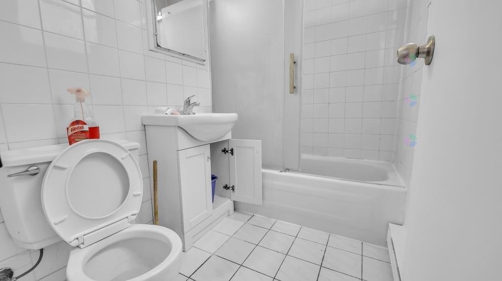 









3900

 - 3902


Av. De Repentigny

,
Montréal (Mercier/Hochelaga-Maisonneuve),




QC
H1M2E7

