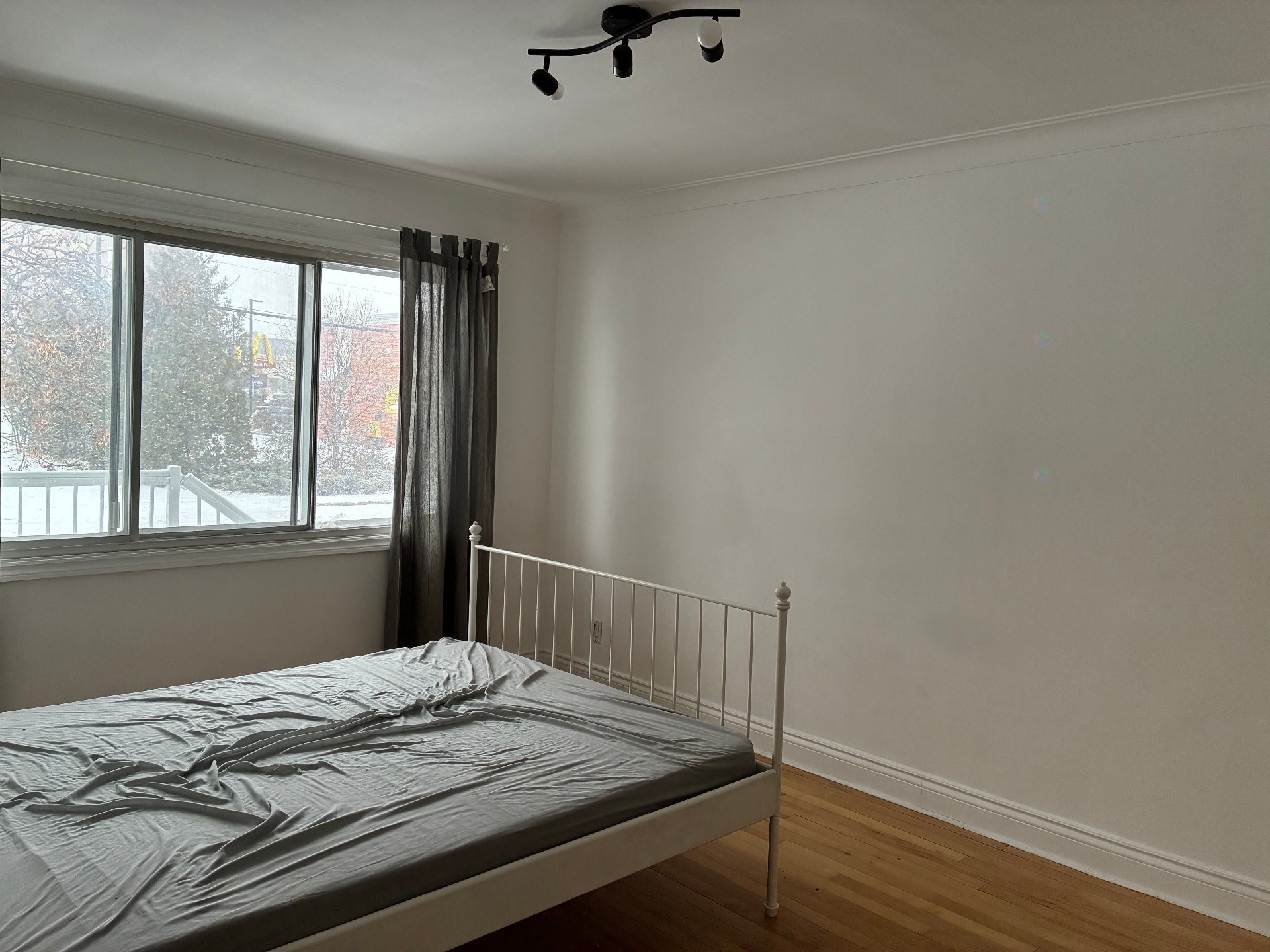 









3900

 - 3902


Av. De Repentigny

,
Montréal (Mercier/Hochelaga-Maisonneuve),




QC
H1M2E7

