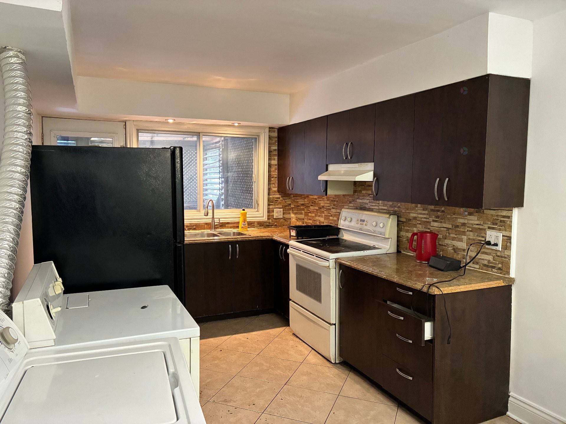 









3900

 - 3902


Av. De Repentigny

,
Montréal (Mercier/Hochelaga-Maisonneuve),




QC
H1M2E7

