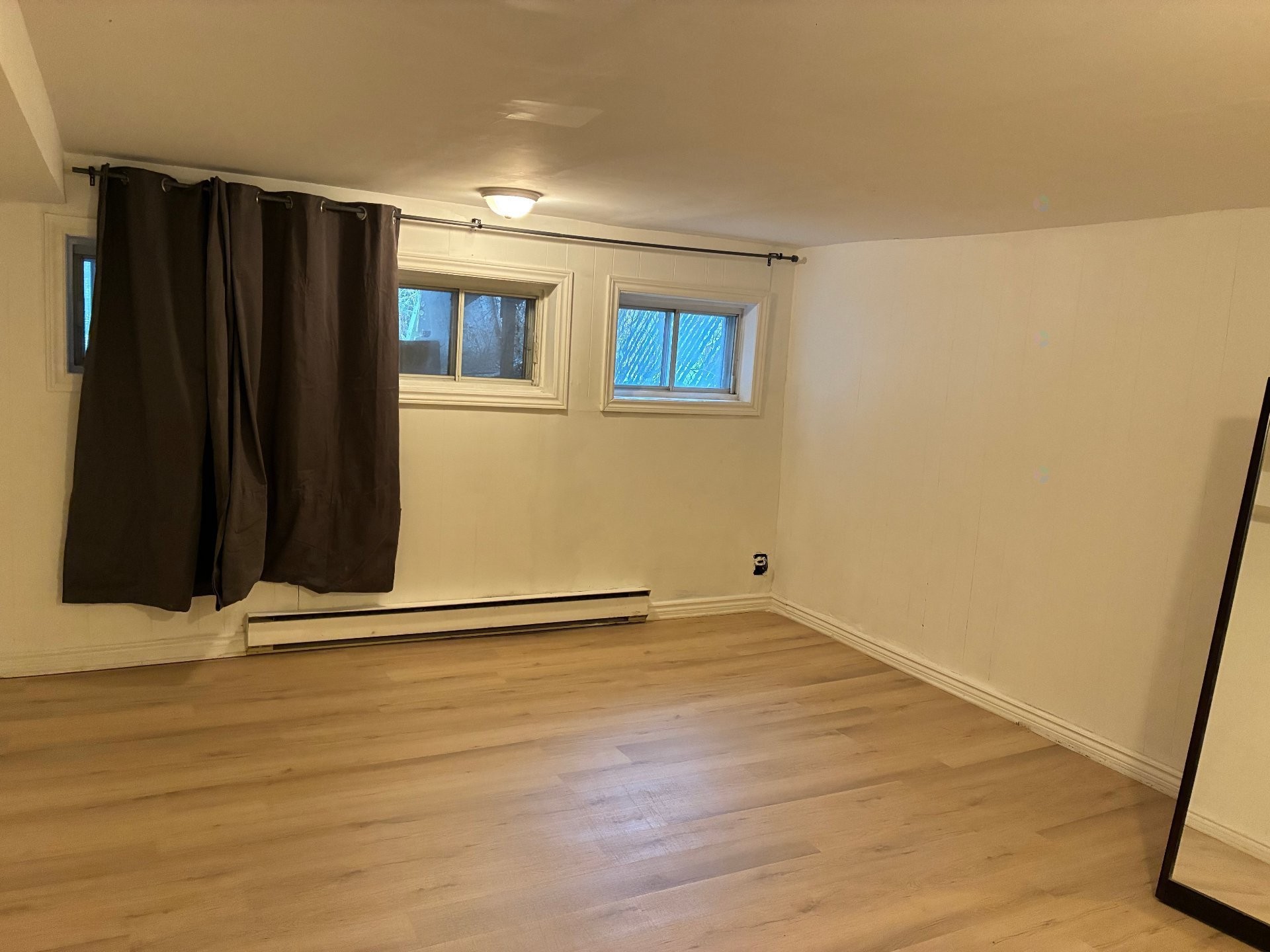 









3900

 - 3902


Av. De Repentigny

,
Montréal (Mercier/Hochelaga-Maisonneuve),




QC
H1M2E7

