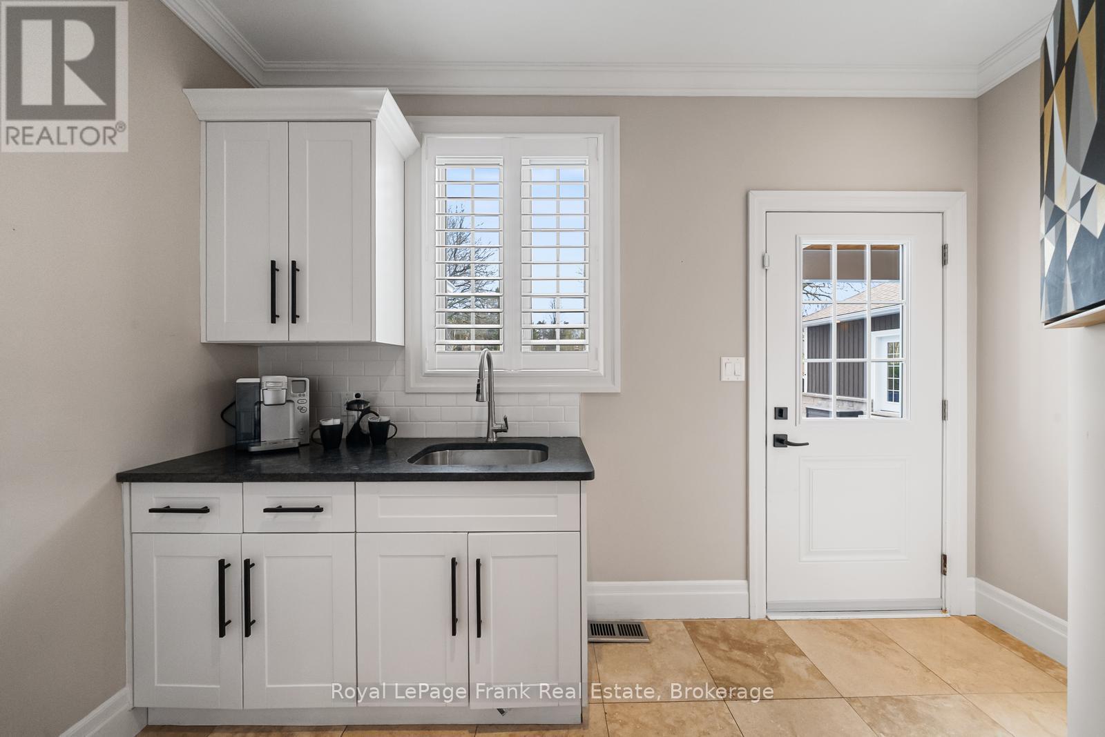 












325 MAINE STREET

,
Oshawa (Kedron),




Ontario
L1L1A8

