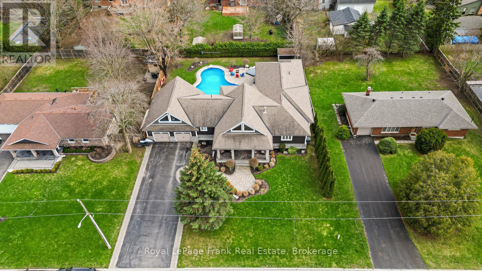 












325 MAINE STREET

,
Oshawa (Kedron),




Ontario
L1L1A8

