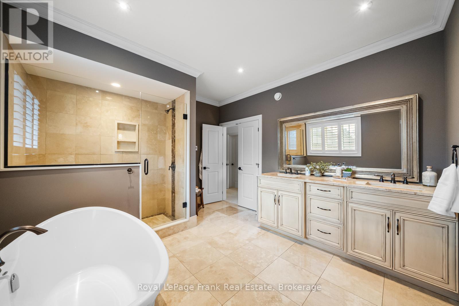 












325 MAINE STREET

,
Oshawa (Kedron),




Ontario
L1L1A8

