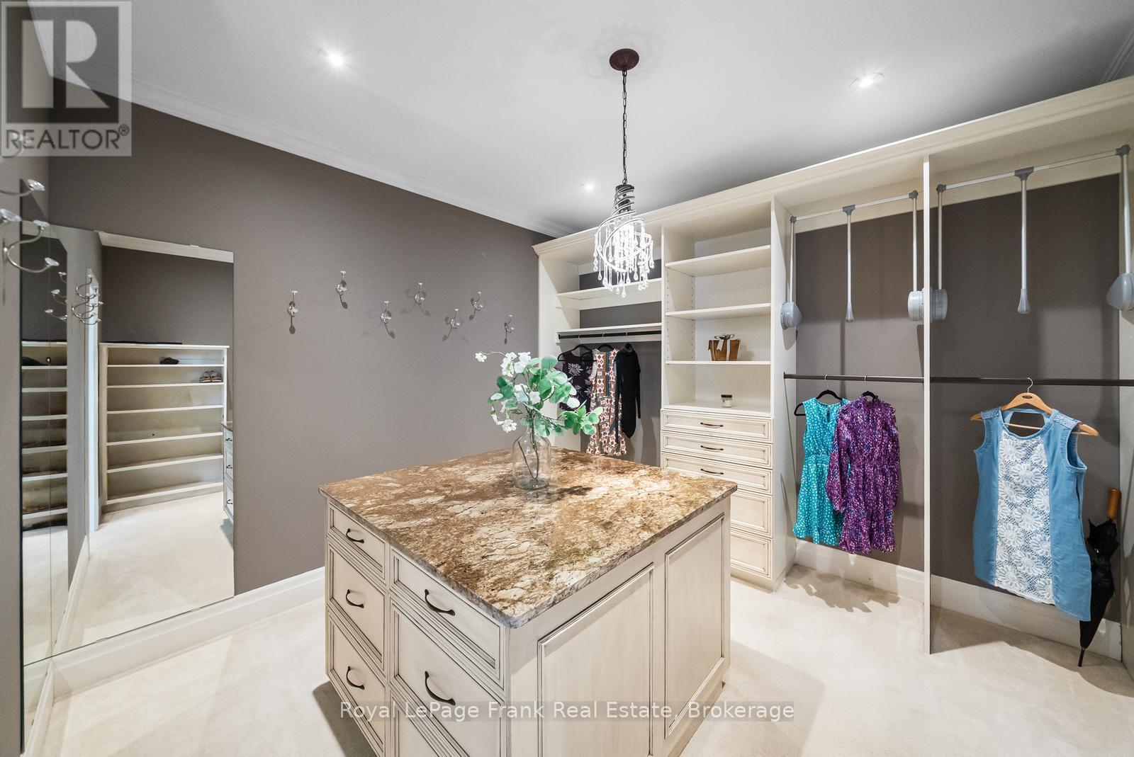 












325 MAINE STREET

,
Oshawa (Kedron),




Ontario
L1L1A8

