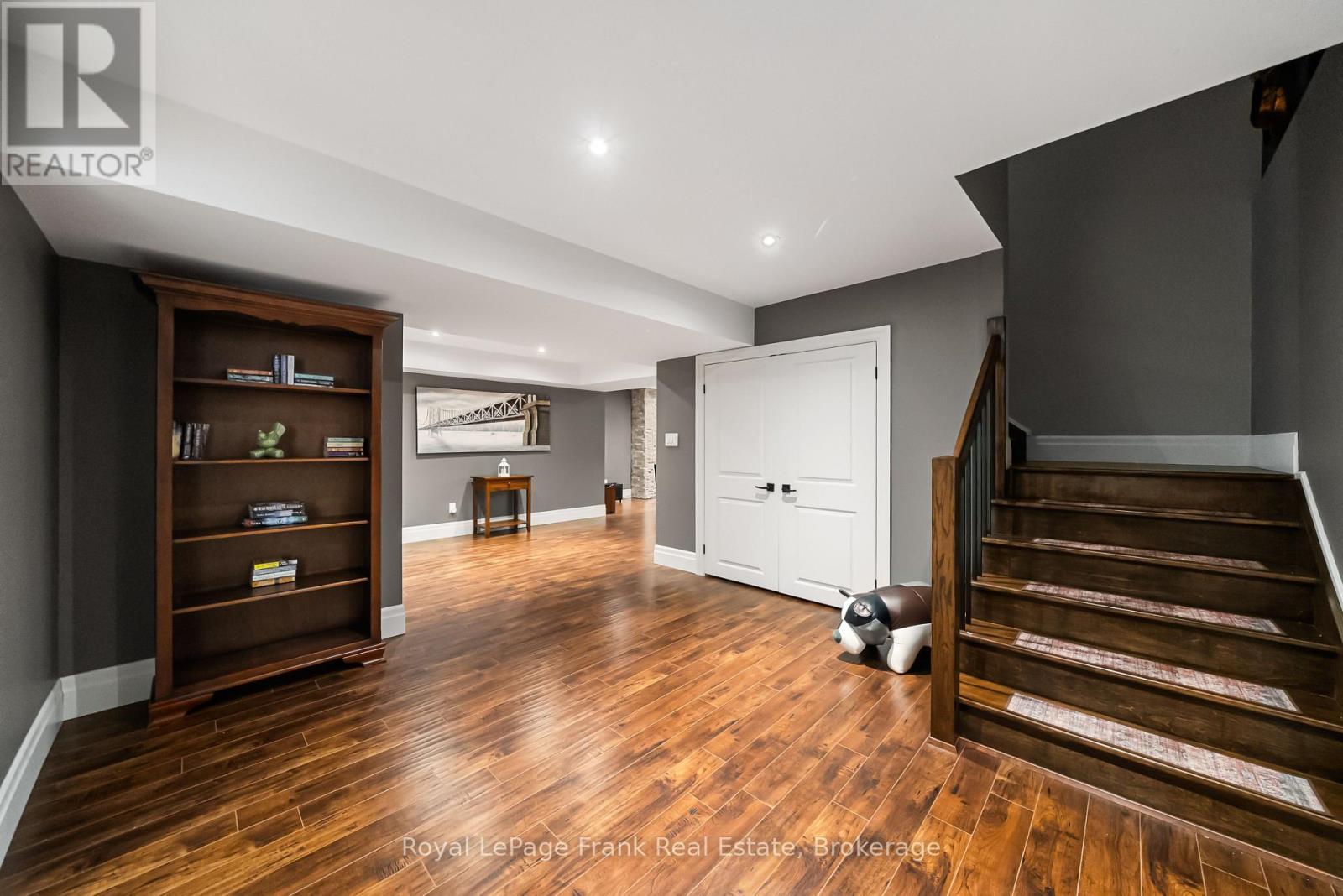 












325 MAINE STREET

,
Oshawa (Kedron),




Ontario
L1L1A8

