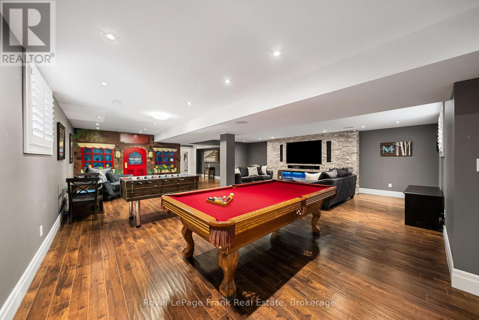 












325 MAINE STREET

,
Oshawa (Kedron),




Ontario
L1L1A8

