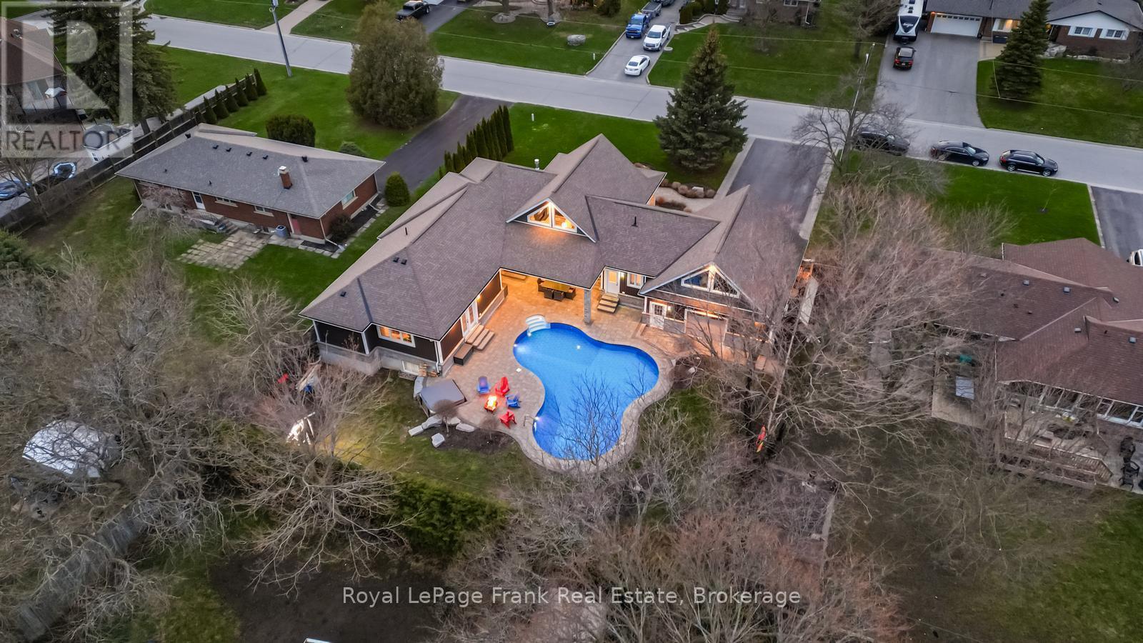 












325 MAINE STREET

,
Oshawa (Kedron),




Ontario
L1L1A8

