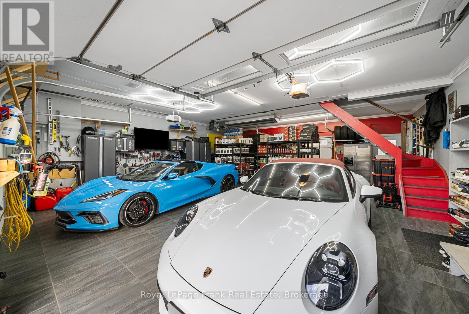 












325 MAINE STREET

,
Oshawa (Kedron),




Ontario
L1L1A8

