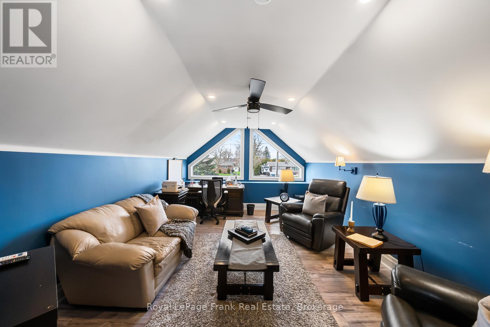 












325 MAINE STREET

,
Oshawa (Kedron),




Ontario
L1L1A8

