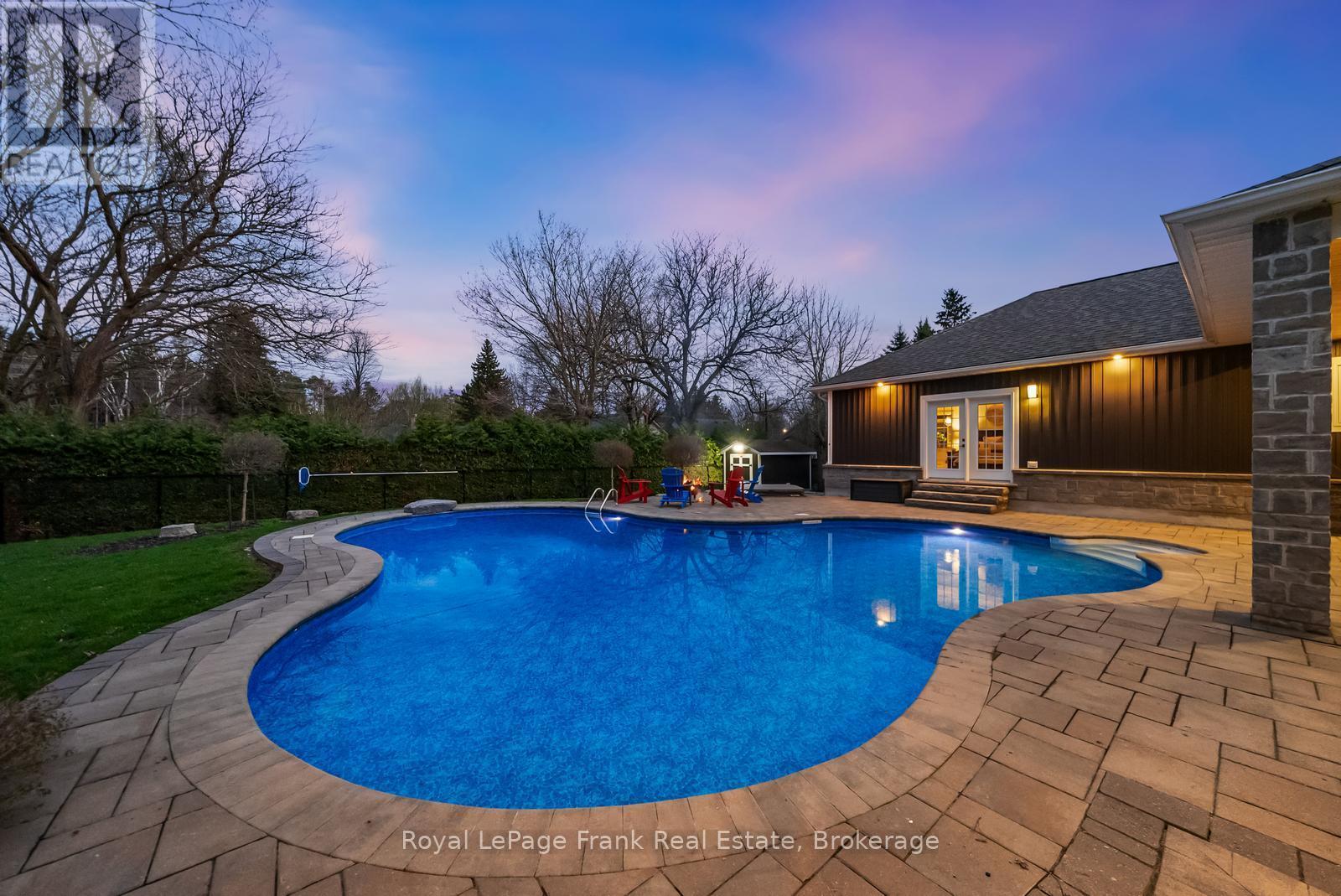 












325 MAINE STREET

,
Oshawa (Kedron),




Ontario
L1L1A8

