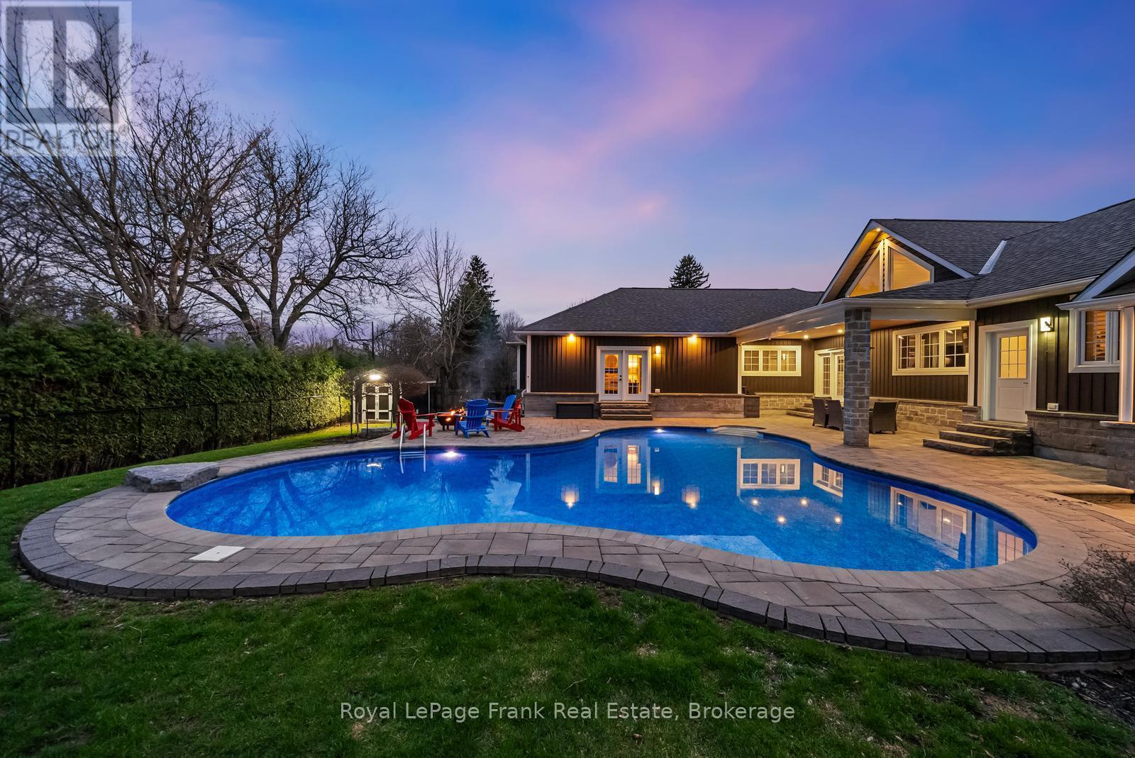 












325 MAINE STREET

,
Oshawa (Kedron),




Ontario
L1L1A8

