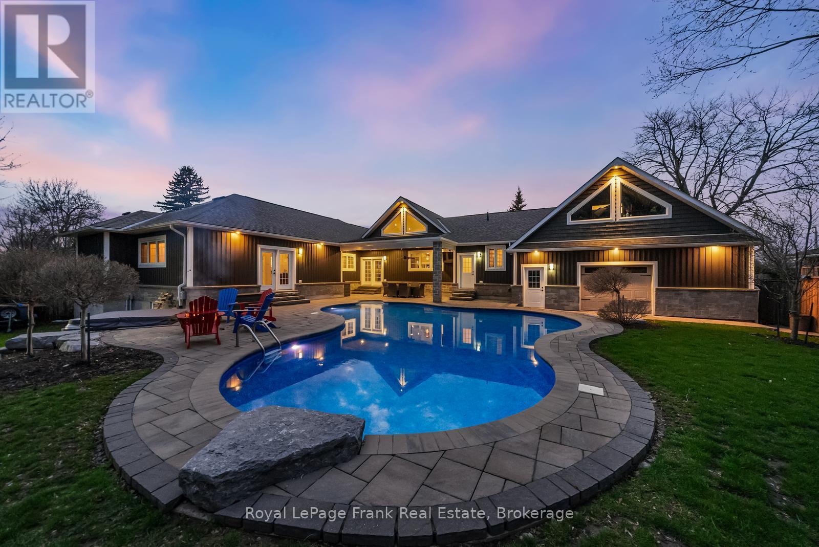 












325 MAINE STREET

,
Oshawa (Kedron),




Ontario
L1L1A8

