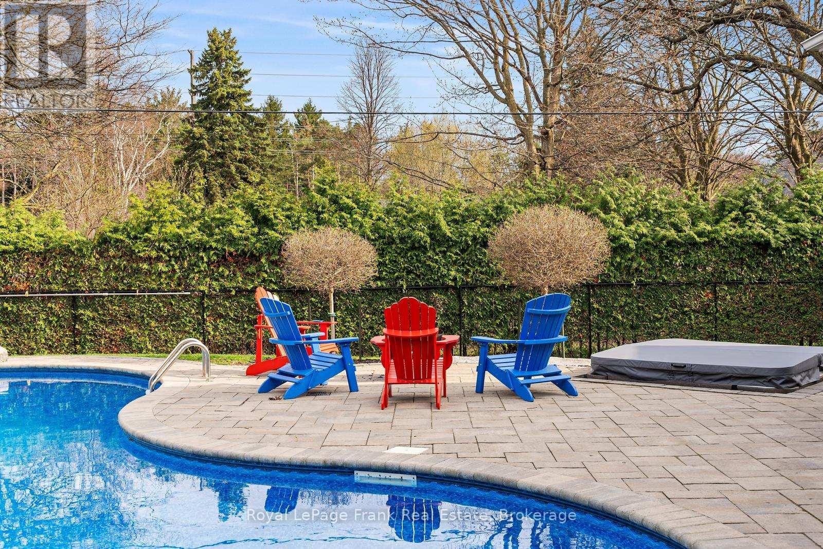 












325 MAINE STREET

,
Oshawa (Kedron),




Ontario
L1L1A8


