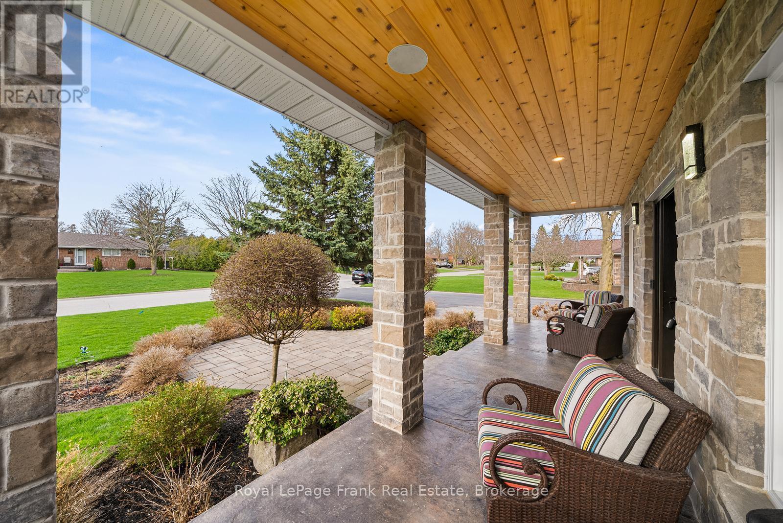 












325 MAINE STREET

,
Oshawa (Kedron),




Ontario
L1L1A8

