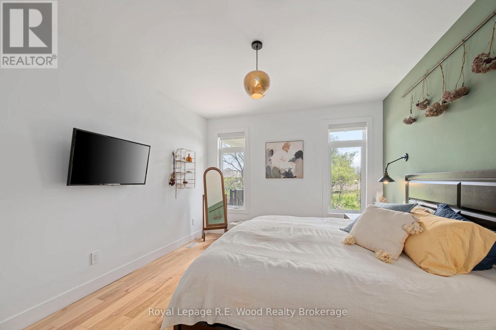 












73 ROYAL DORNOCH DRIVE

,
St. Thomas,




Ontario
N5R0K4


