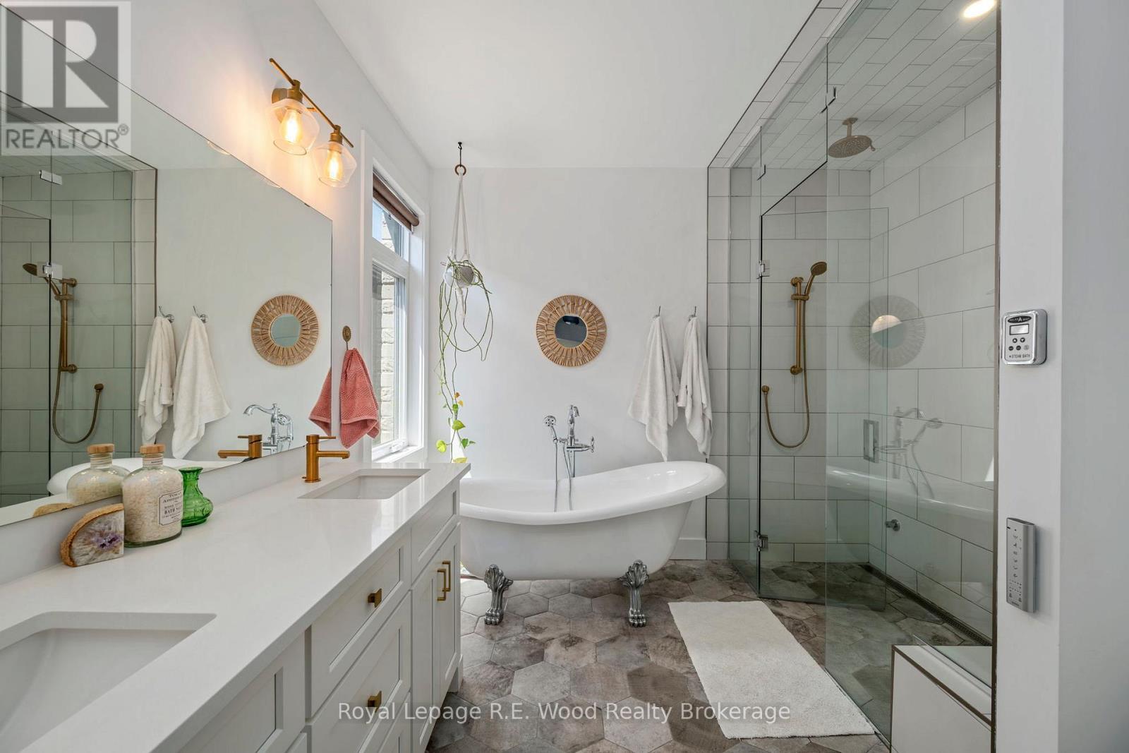 












73 ROYAL DORNOCH DRIVE

,
St. Thomas,




Ontario
N5R0K4

