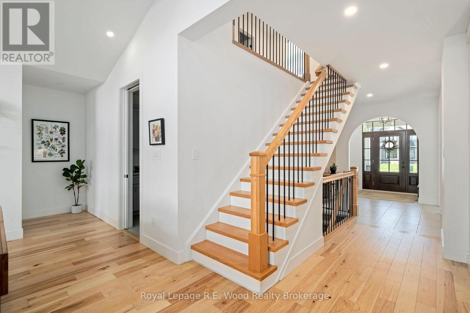 












73 ROYAL DORNOCH DRIVE

,
St. Thomas,




Ontario
N5R0K4

