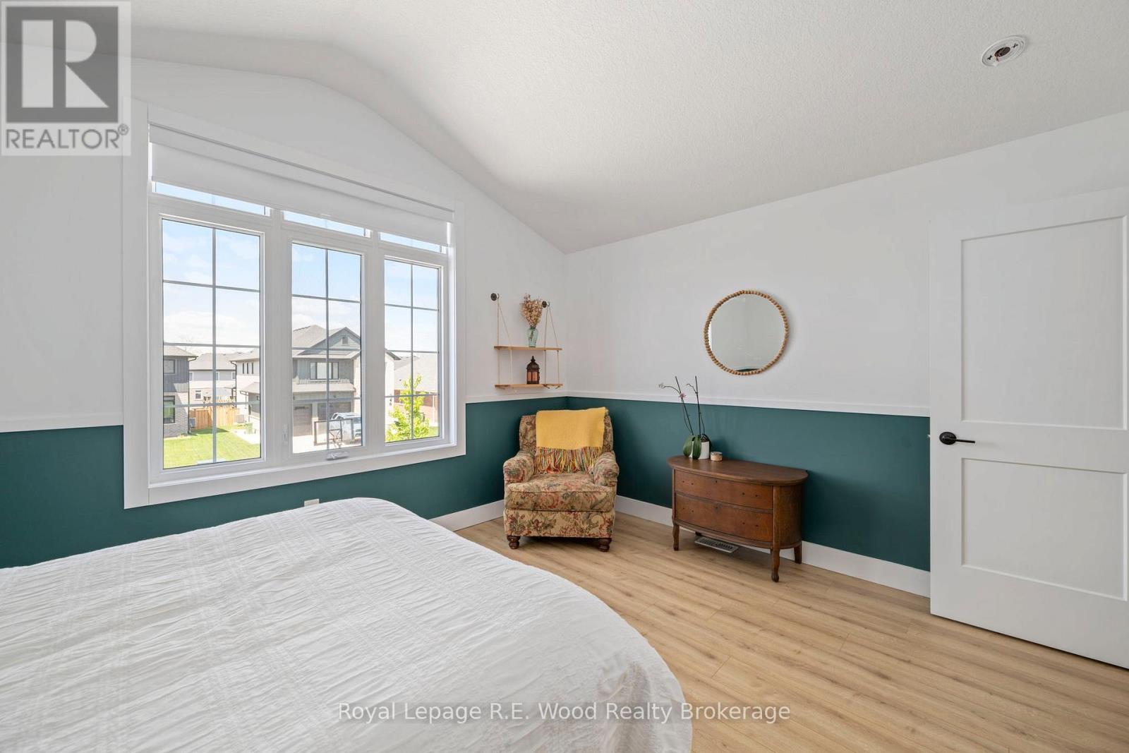 












73 ROYAL DORNOCH DRIVE

,
St. Thomas,




Ontario
N5R0K4

