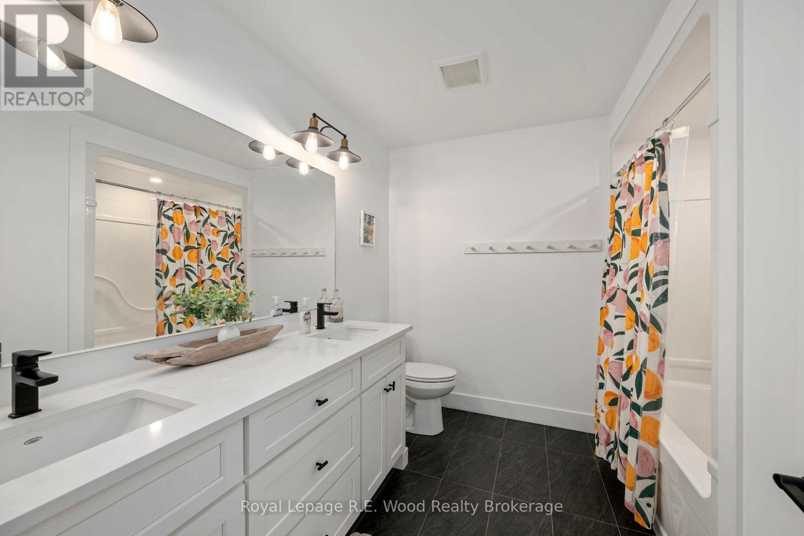 












73 ROYAL DORNOCH DRIVE

,
St. Thomas,




Ontario
N5R0K4


