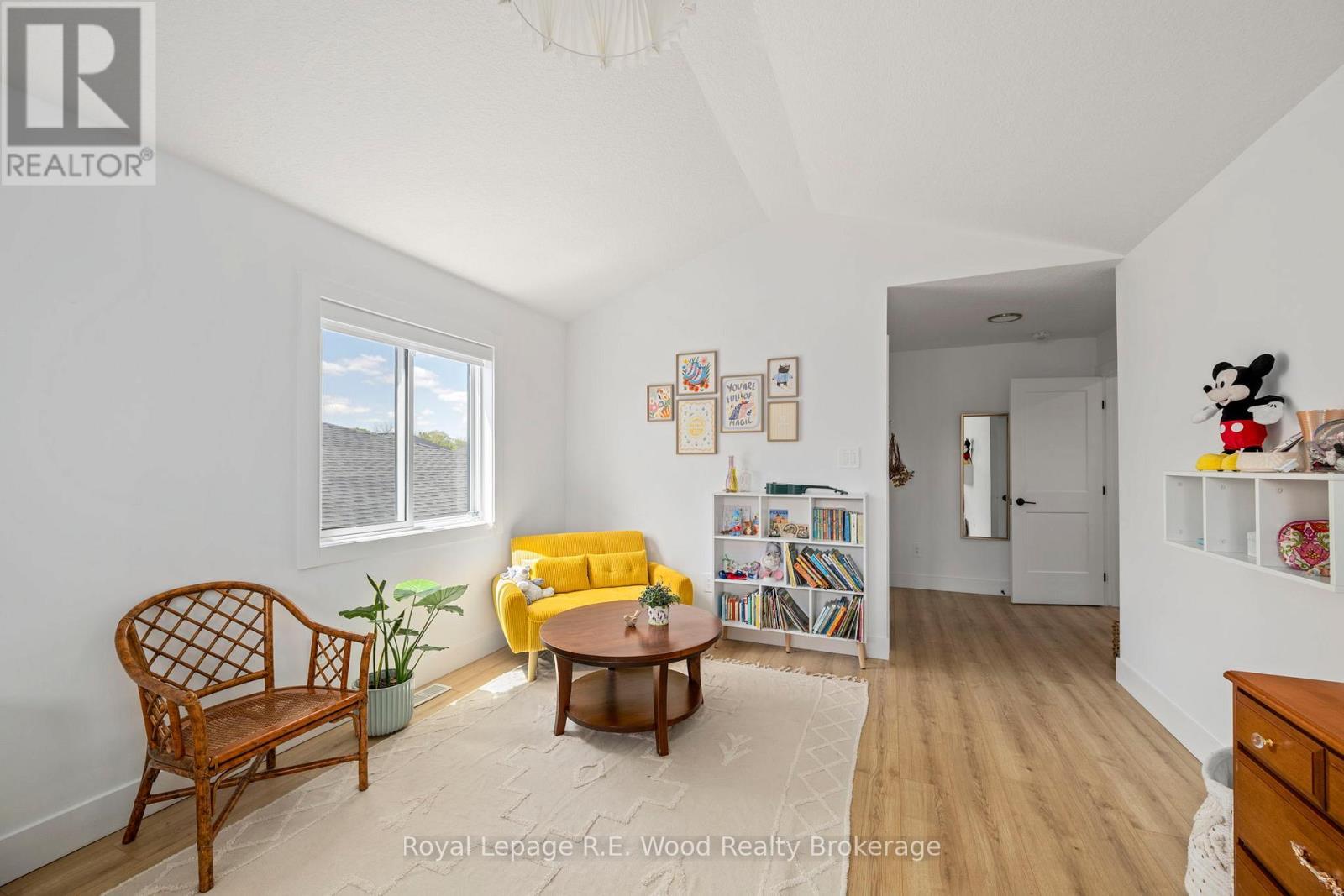 












73 ROYAL DORNOCH DRIVE

,
St. Thomas,




Ontario
N5R0K4

